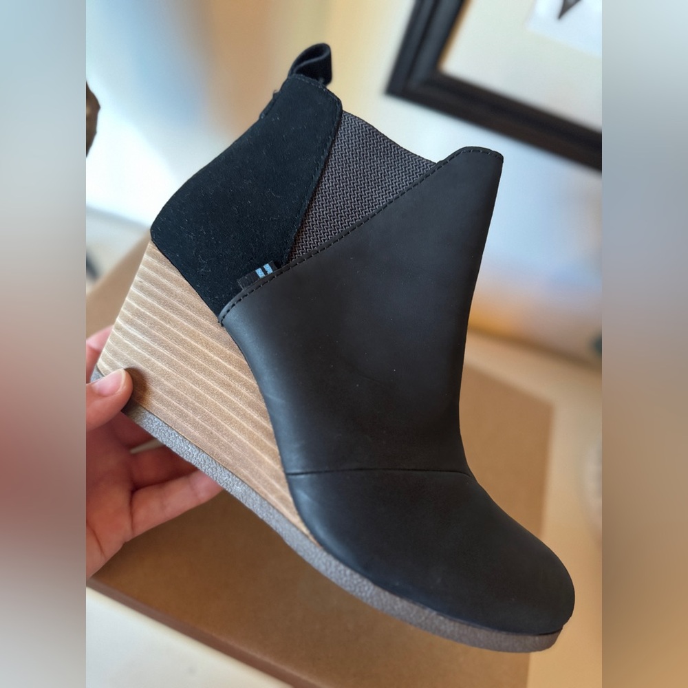 TOM EUC Women's Kelsey Ankle Boot - Size 7